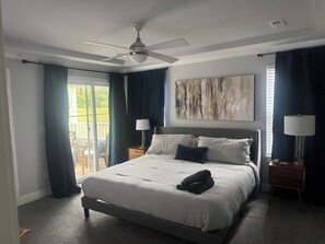 3 chambres, fer et planche à repasser, Wi-Fi, draps fournis