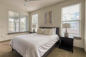 2 Schlafzimmer, Schreibtisch, Bügeleisen/Bügelbrett, WLAN