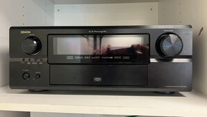 A DENON AV Surround Receiver AVR-3805 on a shelf. - House close to Roskilde Center (Roskilde)