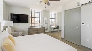 1 chambre, bureau, fer et planche à repasser, Wi-Fi