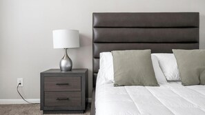 1 bedroom, desk, iron/ironing board, WiFi - Landing | Beautiful 1BD, Gym, Pool (Houston)