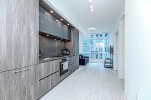 Micro-ondes, four, plaque de cuisson, lave-vaisselle