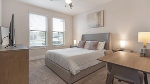 1 habitación, escritorio, tabla de planchar con plancha y wifi 