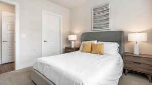 2 habitaciones, escritorio, tabla de planchar con plancha y wifi 