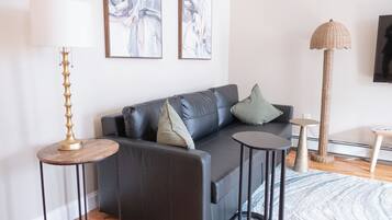 Apartment, 2 Bedrooms | Living room