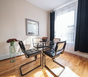 Apartment, 2 Bedrooms | Living room