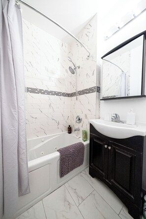 Appartement, 2 chambres | Salle de bain