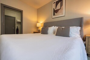 1 bedroom, desk, iron/ironing board, WiFi