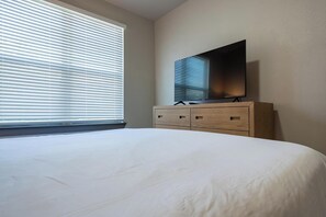 1 bedroom, desk, iron/ironing board, WiFi