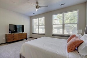 2 bedrooms, desk, iron/ironing board, WiFi