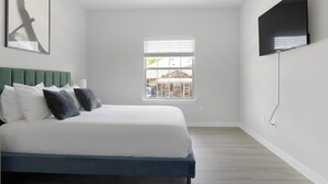 1 bedroom, desk, iron/ironing board, WiFi - Landing | Stylish 1BD, Pool, Gym (Dallas)