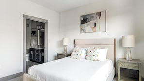 2 bedrooms, desk, iron/ironing board, WiFi