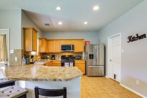 Fridge, microwave, stovetop, dishwasher