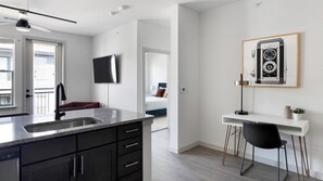 1 室のベッドルーム、デスク、アイロン / アイロン台、WiFi