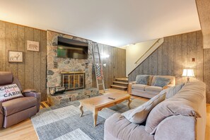 TV, fireplace