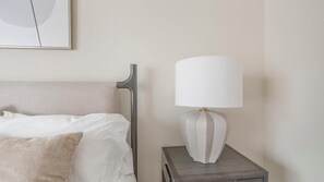 2 bedrooms, desk, iron/ironing board, WiFi