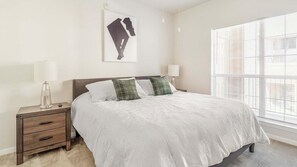 2 室のベッドルーム、デスク、アイロン / アイロン台、WiFi