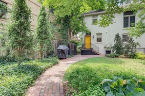 Terrace/patio - Walkable Apt w/ Off-Street Parking in Cheesman! (Denver)
