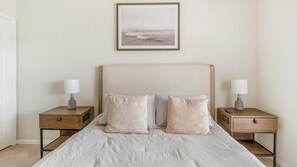 2 habitaciones, escritorio, tabla de planchar con plancha y wifi 