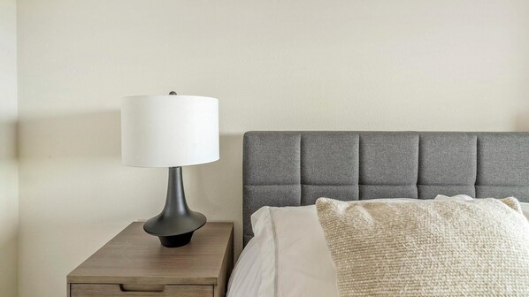 2 bedrooms, desk, iron/ironing board, WiFi