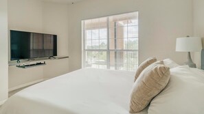 2 bedrooms, desk, iron/ironing board, WiFi