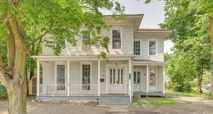 8 Mi to Keuka Lake: Walkable Apartment in Bath
