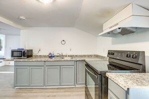 Fridge, stovetop, dishwasher, coffee/tea maker