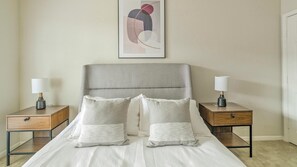1 bedroom, desk, iron/ironing board, WiFi - Landing | Modern 1BD, Gym, Pool (Pasadena)