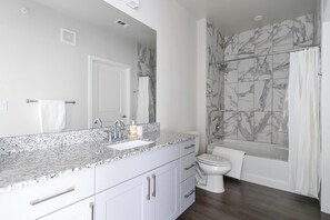 Bathroom - Landing | Stylish 1BD, Pool, Courtyard (Houston)