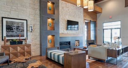 Landing | Modern 1BD, Gym, Pool