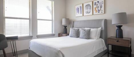 デスク、アイロン / アイロン台、WiFi、ベッドシーツ