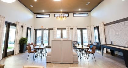 Landing | Chic 1BD, Pool, Courtyard