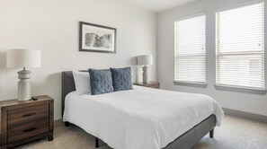 1 bedroom, desk, iron/ironing board, WiFi