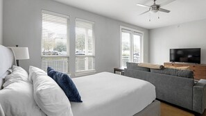 デスク、アイロン / アイロン台、WiFi、ベッドシーツ