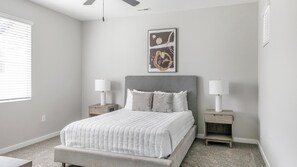 2 Schlafzimmer, Schreibtisch, Bügeleisen/Bügelbrett, WLAN