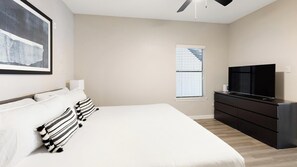 1 室のベッドルーム、デスク、アイロン / アイロン台、WiFi