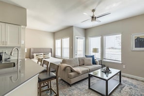 Smart TV - Landing | Chic Studio, Gym, Pool (Fort Worth)