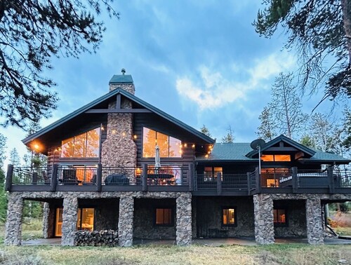 Luxury Mountain Cabin: Hot Tub, Mtn Views, Game Room - Sleeps 10 - Winter Park
