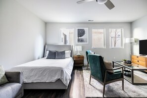 Desk, iron/ironing board, WiFi, bed sheets