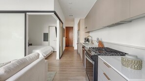 Skrivebord, strykejern/-brett, wi-fi og sengetøy