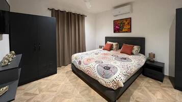 3 quartos, ferros/tábuas de passar roupa, Wi-Fi, roupa de cama
