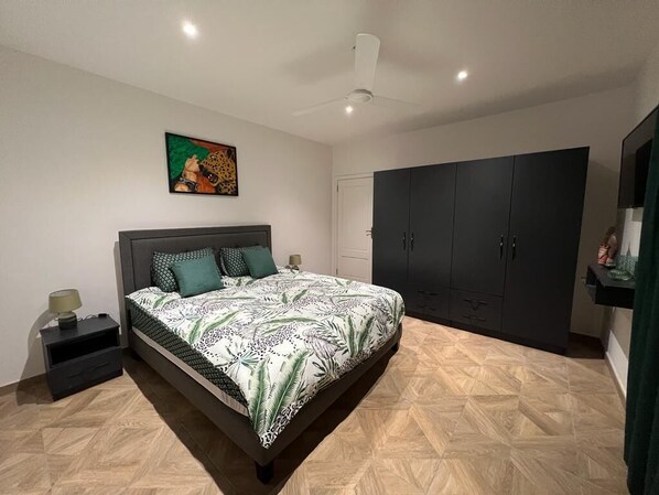 3 bedrooms, iron/ironing board, WiFi, bed sheets