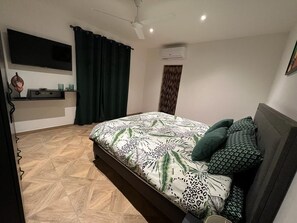 3 habitaciones, tabla de planchar con plancha, wifi y ropa de cama