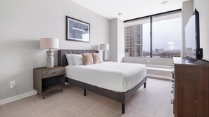 3 Schlafzimmer, Schreibtisch, Bügeleisen/Bügelbrett, WLAN