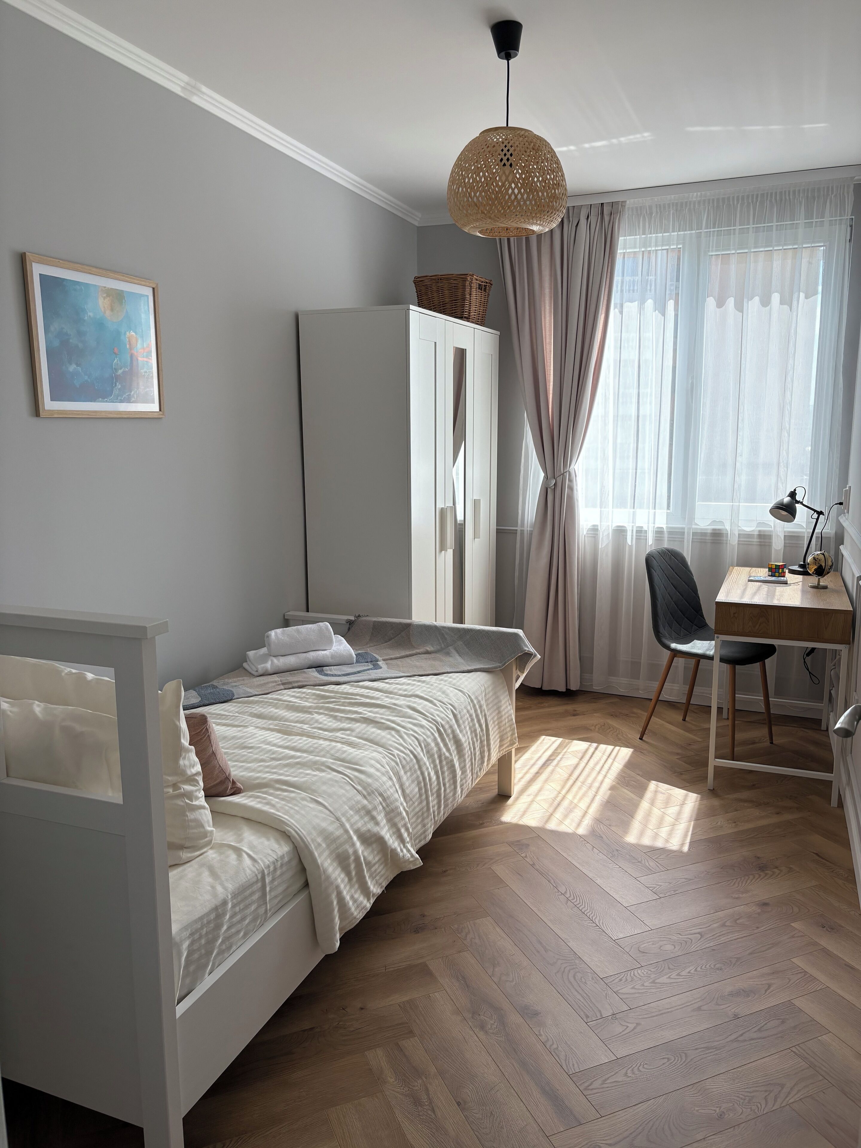 2 bedrooms, iron/ironing board, WiFi, bed sheets