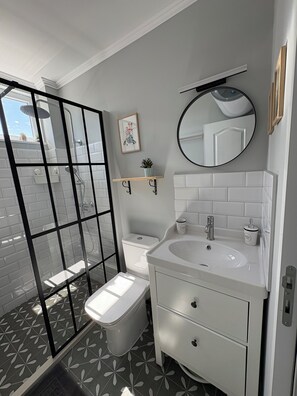 Shower, hair dryer, towels, soap