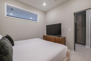 1 chambre, bureau, fer et planche à repasser, Wi-Fi