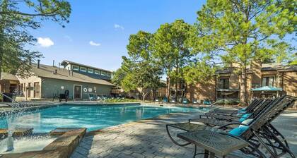 Landing | Beautiful 2BD, Courtyard, Gym