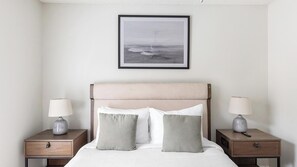 2 bedrooms, desk, iron/ironing board, WiFi