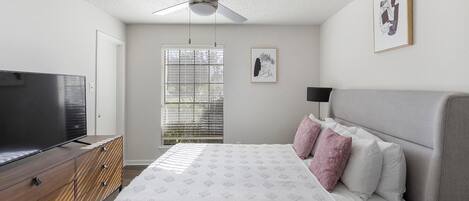2 bedrooms, desk, iron/ironing board, WiFi